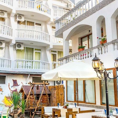Hotel Yanis 로제넷츠 외부 사진