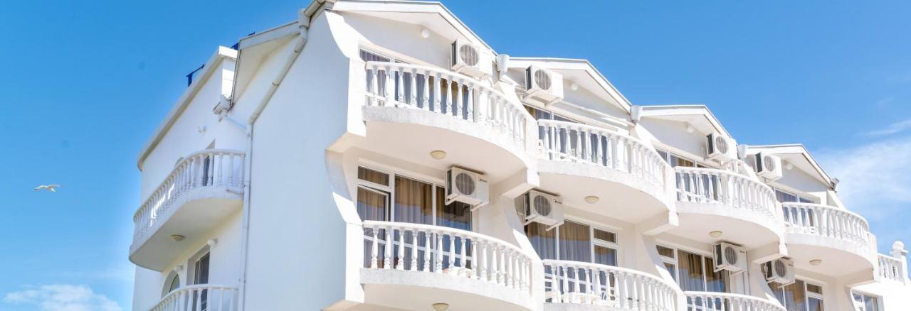Hotel Yanis 로제넷츠 외부 사진