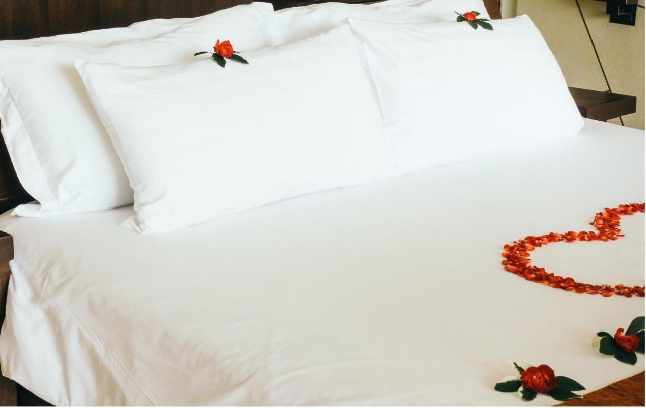 Hotel Yanis 로제넷츠 외부 사진