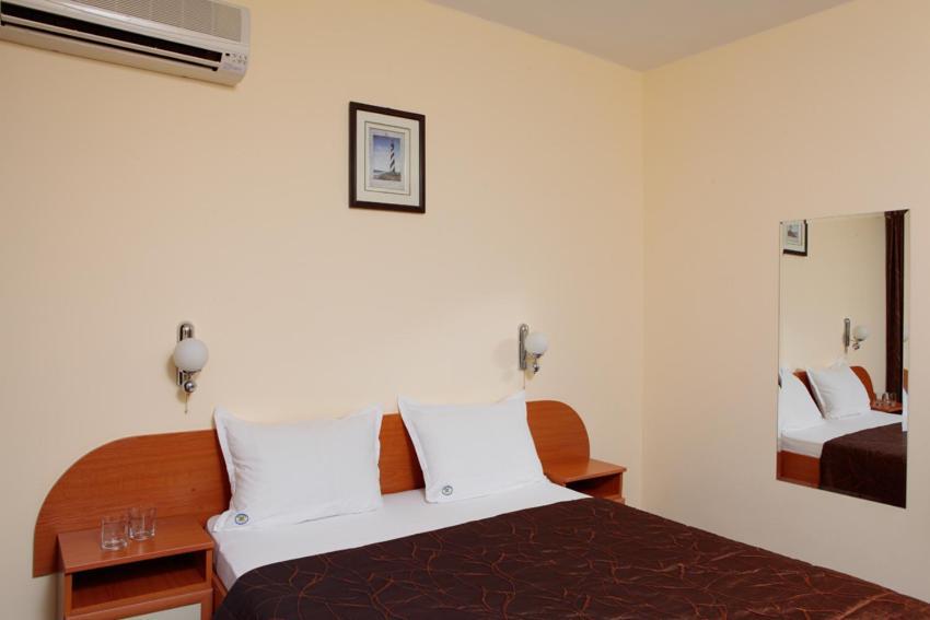 Hotel Yanis 로제넷츠 외부 사진
