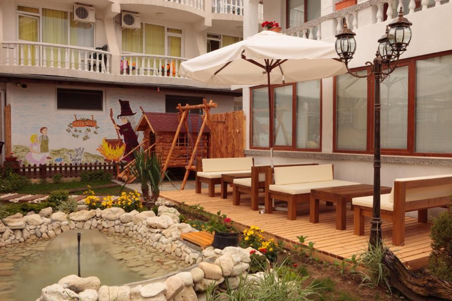 Hotel Yanis 로제넷츠 외부 사진