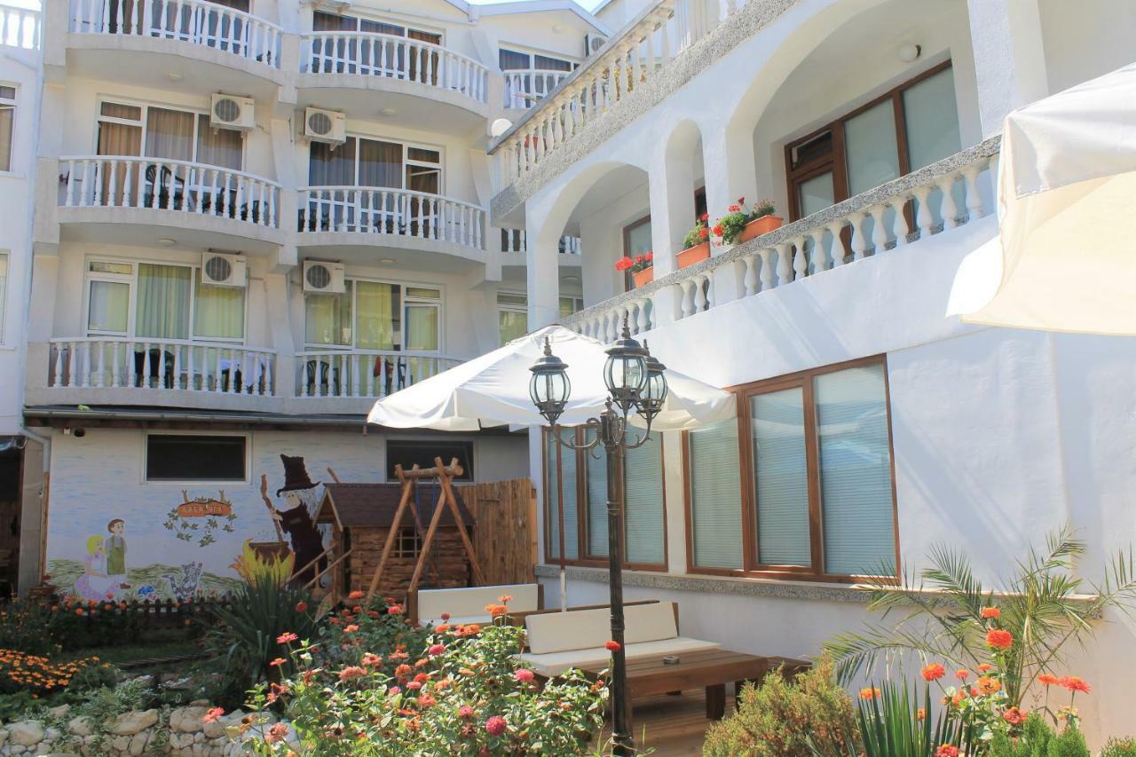Hotel Yanis 로제넷츠 외부 사진