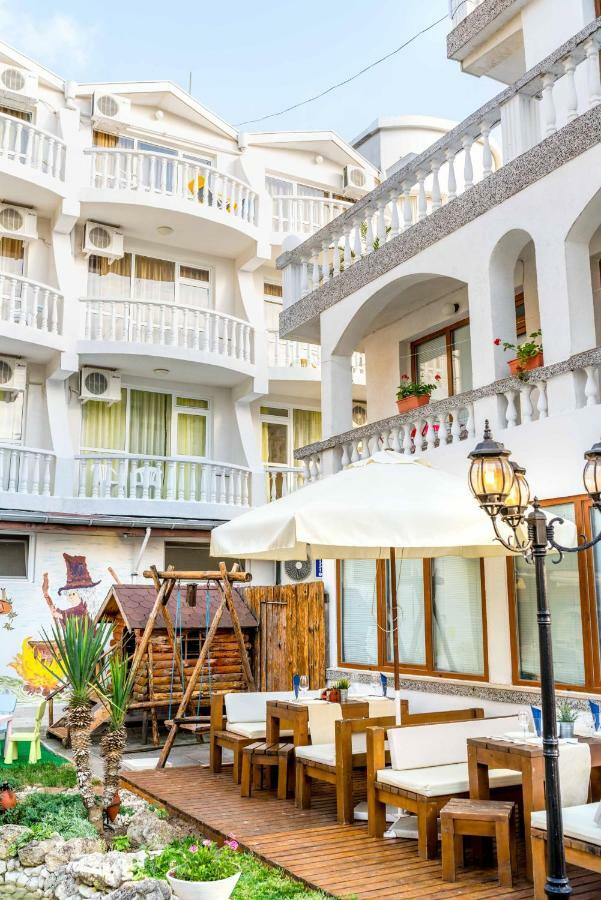 Hotel Yanis 로제넷츠 외부 사진