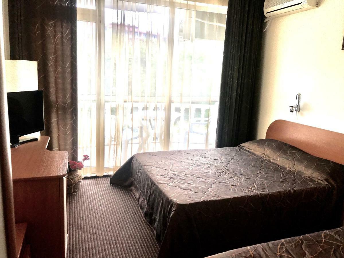 Hotel Yanis 로제넷츠 외부 사진