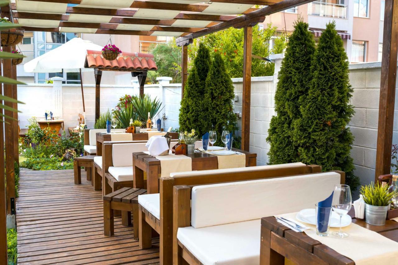 Hotel Yanis 로제넷츠 외부 사진