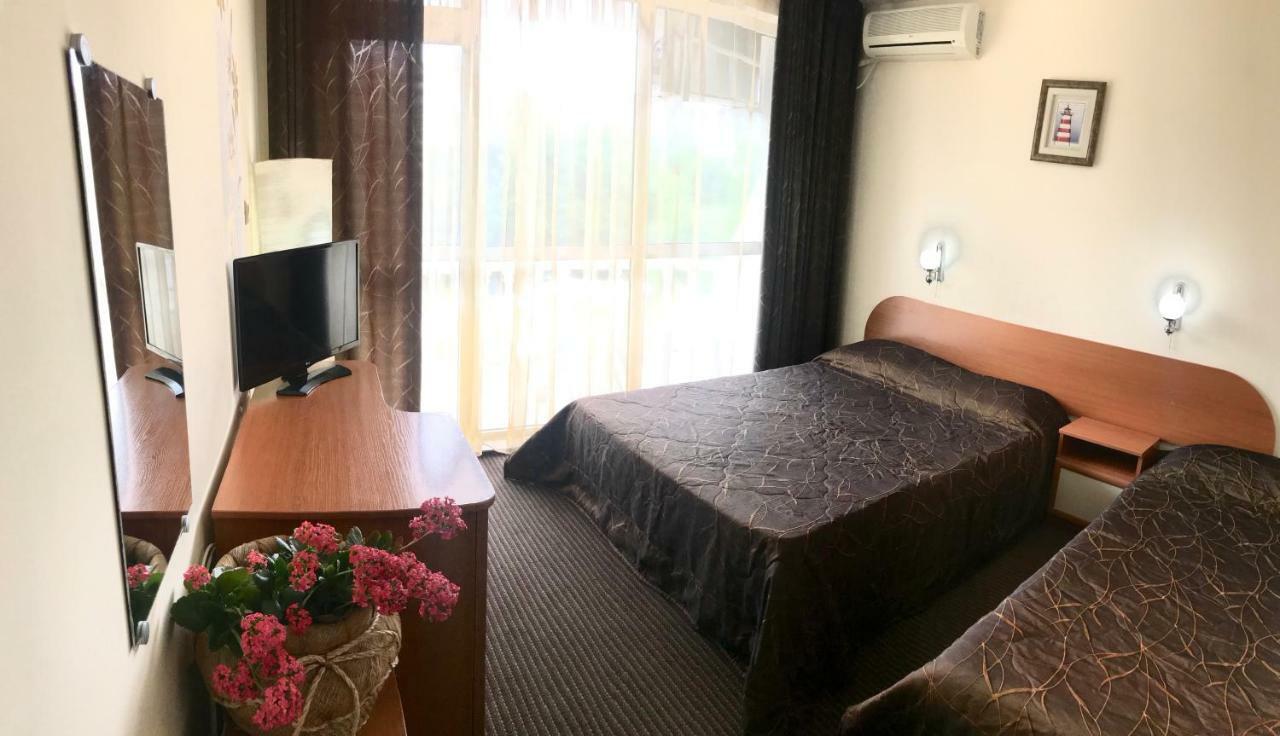 Hotel Yanis 로제넷츠 외부 사진