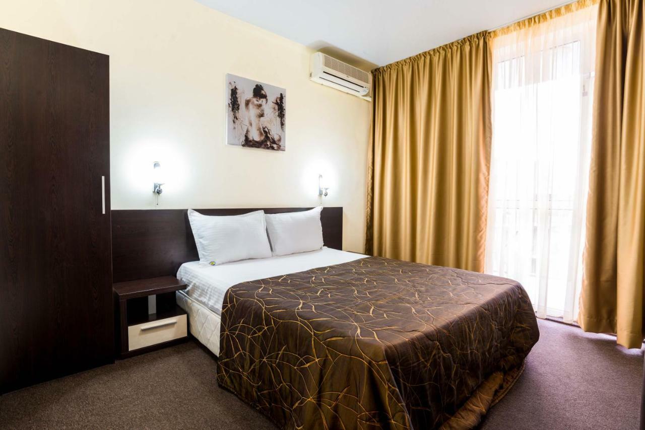 Hotel Yanis 로제넷츠 외부 사진