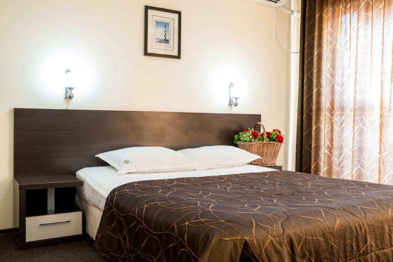 Hotel Yanis 로제넷츠 외부 사진