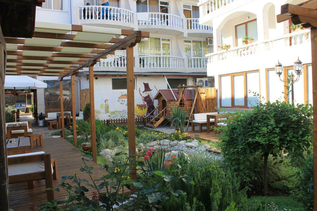 Hotel Yanis 로제넷츠 외부 사진